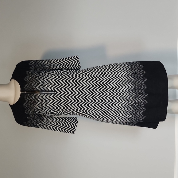 Etcetera Dresses & Skirts - Etcetera black/white chevron print knit dress-8